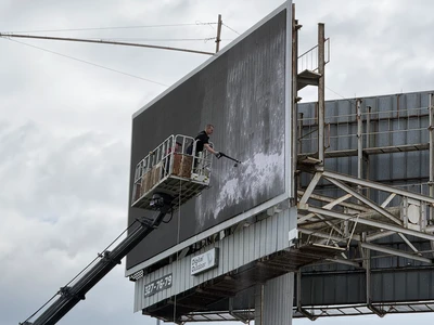 Помывка уличных LED дисплеев